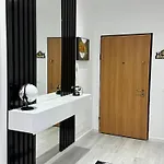 Bright Seaside Apartment, 100m From The With Sea Views