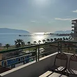 Bright Seaside Apartment, 100m From The With Sea Views * Vlorë