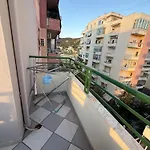 Bright Seaside Apartment, 100m From The With Sea Views *