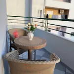 Bright Seaside Apartment, 100m From The With Sea Views Vlorë