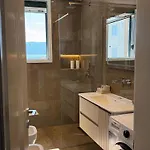 Bright Seaside Apartment, 100m From The With Sea Views Apartamento