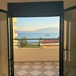 Bright Seaside Apartment, 100m From The With Sea Views Apartamento