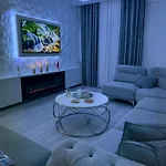 Apartamento Bright Seaside Apartment, 100m From The With Sea Views Vlorë