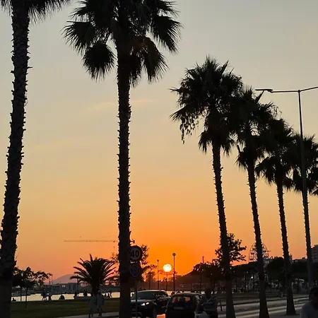 Appartamento Bright Seaside Apartment, 100m From The With Sea Views