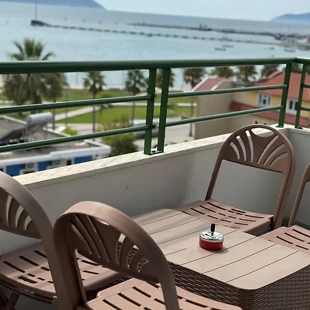 Apartment Bright Seaside Apartment, 100m From The With Sea Views *