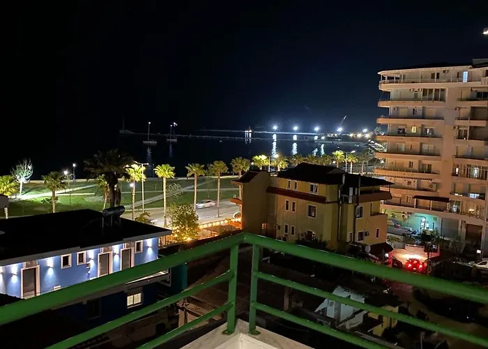 Bright Seaside Apartment, 100m From The With Sea Views Appartamento Vlorë