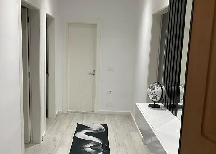 Bright Seaside Apartment, 100m From The With Sea Views Appartamento Vlorë