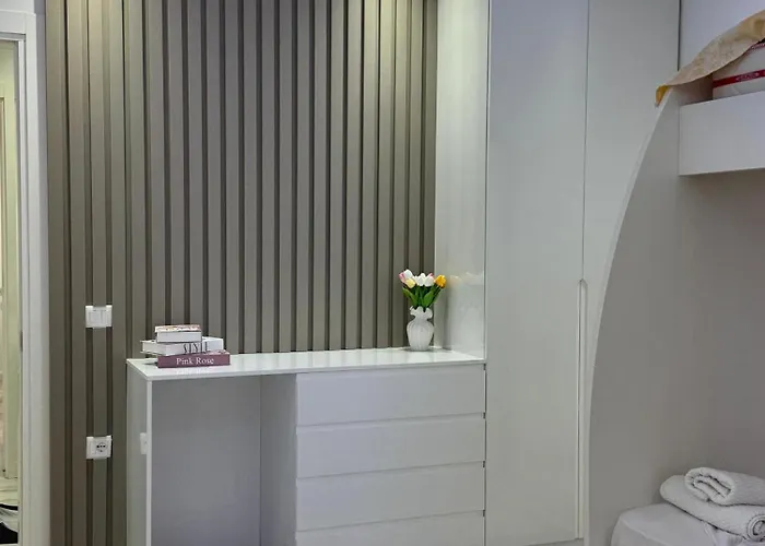 Bright Seaside Apartment, 100m From The With Sea Views