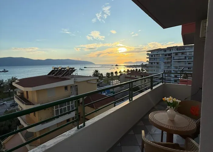 Appartamento Bright Seaside Apartment, 100m From The With Sea Views