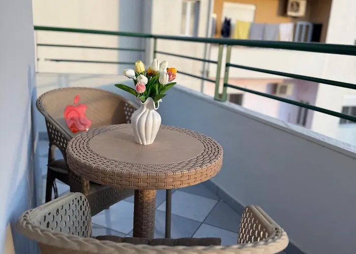 Bright Seaside Apartment, 100m From The With Sea Views Vlorë