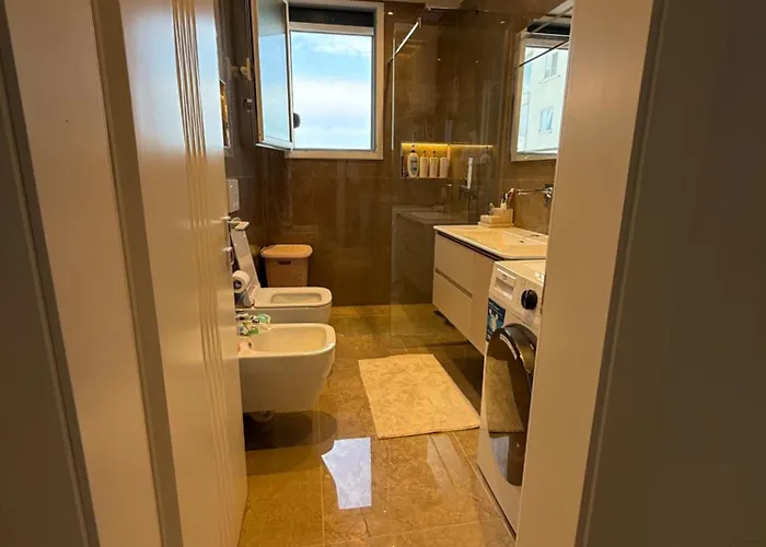 Bright Seaside Apartment, 100m From The With Sea Views Vlorë