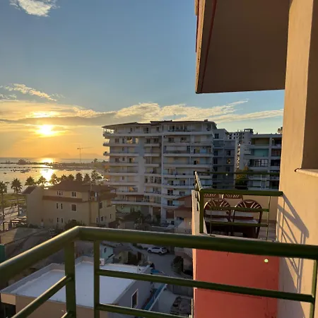 Bright Seaside Apartment, 100m From The With Sea Views * Vlorë
