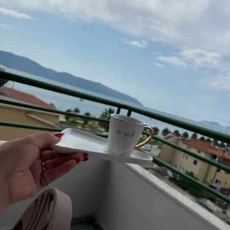 公寓 Bright Seaside Apartment, 100m From The With Sea Views *