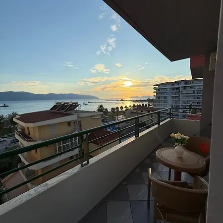 公寓 Bright Seaside Apartment, 100m From The With Sea Views