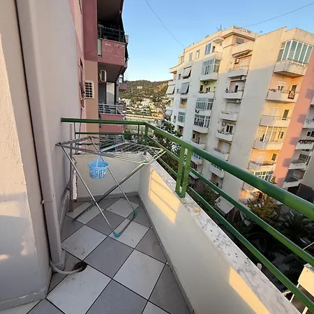 Bright Seaside Apartment, 100m From The With Sea Views *