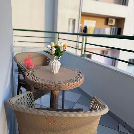 Bright Seaside Apartment, 100m From The With Sea Views Vlorë
