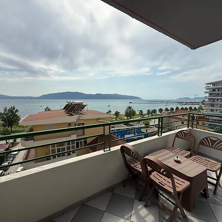 Bright Seaside Apartment, 100m From The With Sea Views