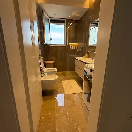 Bright Seaside Apartment, 100m From The With Sea Views Vlorë