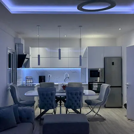 Bright Seaside Apartment, 100m From The With Sea Views 公寓