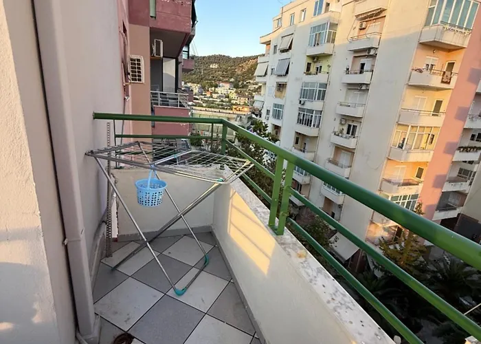 Bright Seaside Apartment, 100m From The With Sea Views *