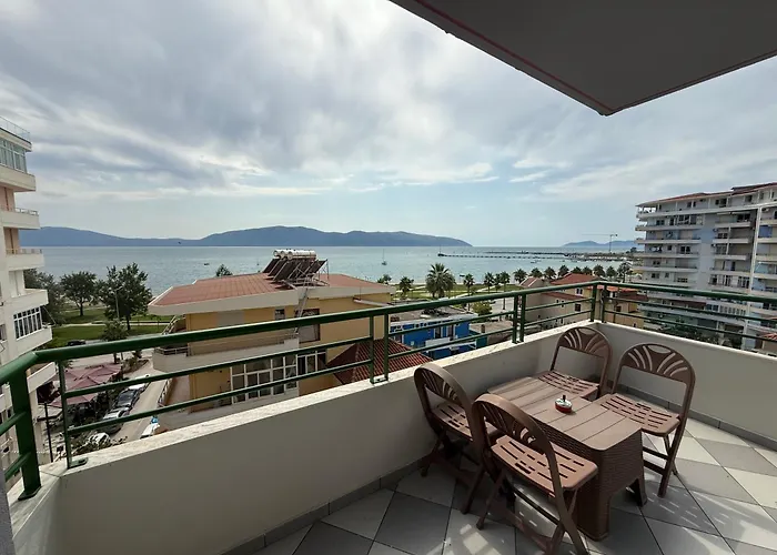 Bright Seaside Apartment, 100m From The With Sea Views