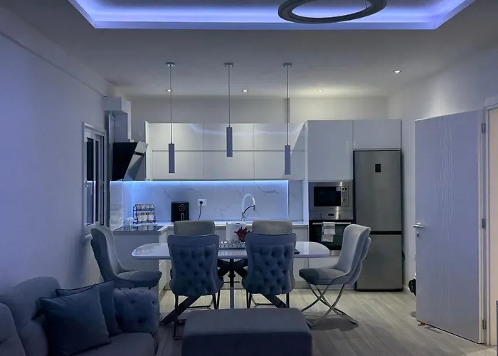 Bright Seaside Apartment, 100m From The With Sea Views Apartament